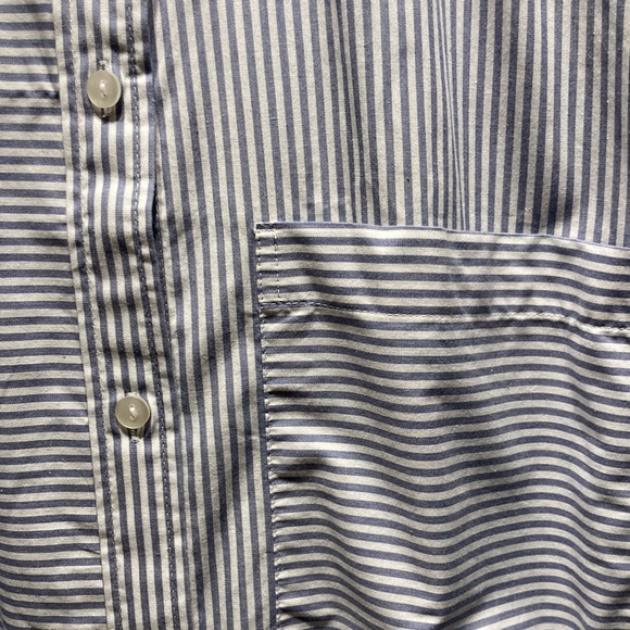 A&F Oversized Short-Sleeve Poplin Button Down - Picture 2 of 7